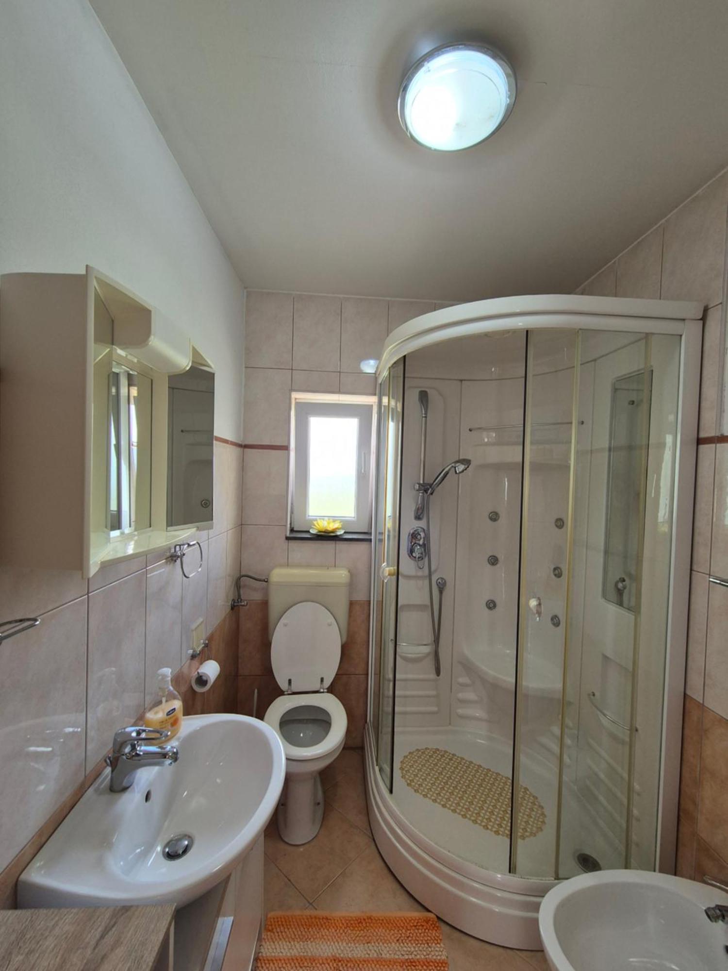 Апартаменти Apartman Lucija Pridraga Екстер'єр фото